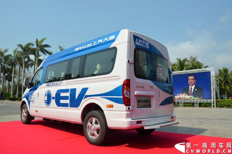 3月16日，5辆上汽大通EV80纯电动宽体轻客和20辆G10 MPV正式交付博鳌亚洲论坛大酒店。这批车将服务于本月26日即将召开的博鳌亚洲论坛。图为上汽大通EV80