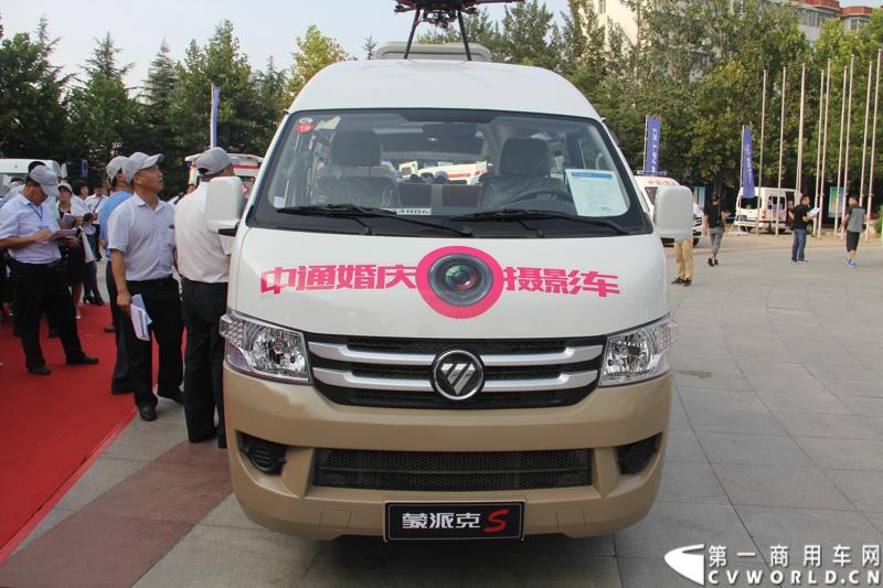 8月14日，图雅诺杯—福田商务汽车第五届改装大赛在山东潍坊举行，福田轻型商用车事业本部以及福田商务汽车负责人、改装企业、经销商、媒体在内的200余人出席了本次活动。图为：蒙派克S改装的婚庆摄影车