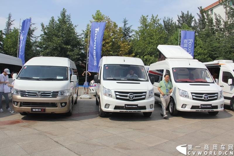 8月14日，图雅诺杯—福田商务汽车第五届改装大赛在山东潍坊举行，福田轻型商用车事业本部以及福田商务汽车负责人、改装企业、经销商、媒体在内的200余人出席了本次活动。图为：改装大赛参赛车辆