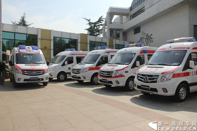 8月14日，图雅诺杯—福田商务汽车第五届改装大赛在山东潍坊举行，福田轻型商用车事业本部以及福田商务汽车负责人、改装企业、经销商、媒体在内的200余人出席了本次活动。图为：救护车展区