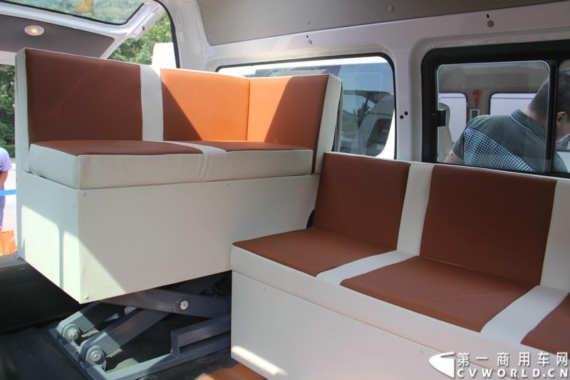 8月14日，图雅诺杯—福田商务汽车第五届改装大赛在山东潍坊举行，福田轻型商用车事业本部以及福田商务汽车负责人、改装企业、经销商、媒体在内的200余人出席了本次活动。图为：冷藏车展区