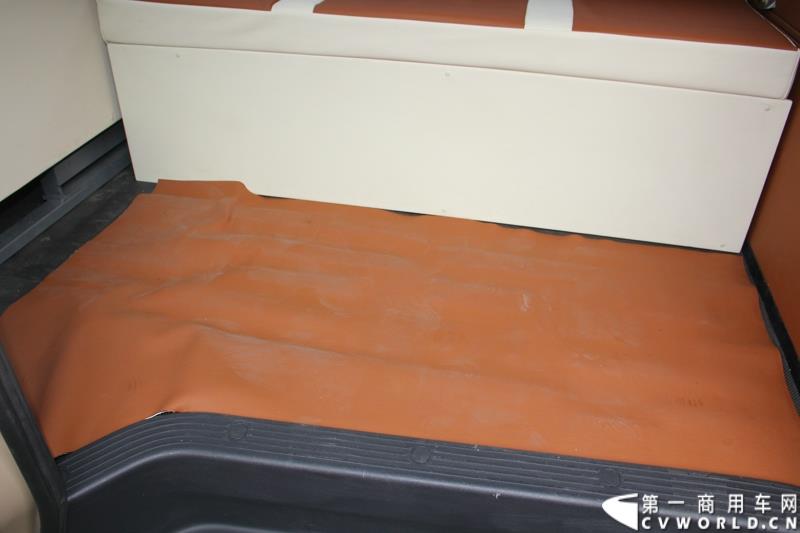 8月14日，图雅诺杯—福田商务汽车第五届改装大赛在山东潍坊举行，福田轻型商用车事业本部以及福田商务汽车负责人、改装企业、经销商、媒体在内的200余人出席了本次活动。图为：蒙派克S改装的中通婚庆摄影车接受评审