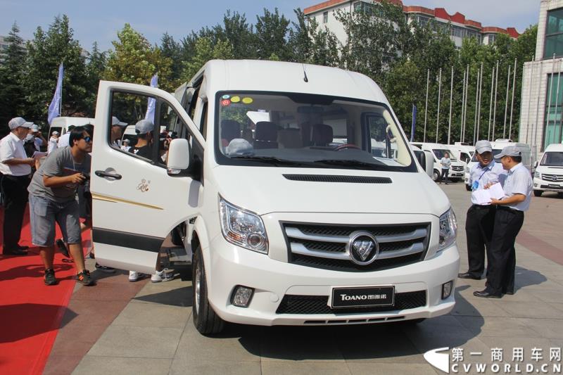 8月14日，图雅诺杯—福田商务汽车第五届改装大赛在山东潍坊举行，福田轻型商用车事业本部以及福田商务汽车负责人、改装企业、经销商、媒体在内的200余人出席了本次活动。图为青岛索尔汽车改装的图雅诺商务车接受评审