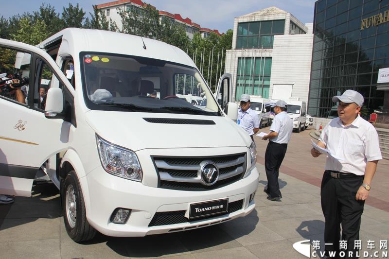 8月14日，图雅诺杯—福田商务汽车第五届改装大赛在山东潍坊举行，福田轻型商用车事业本部以及福田商务汽车负责人、改装企业、经销商、媒体在内的200余人出席了本次活动。图为青岛索尔汽车改装的图雅诺商务车接受评审