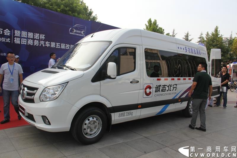 8月14日，图雅诺杯—福田商务汽车第五届改装大赛在山东潍坊举行，福田轻型商用车事业本部以及福田商务汽车负责人、改装企业、经销商、媒体在内的200余人出席了本次活动。图为：图雅诺改装的多功能检测车接受评审