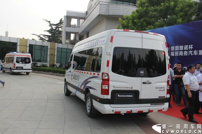 8月14日，图雅诺杯—福田商务汽车第五届改装大赛在山东潍坊举行，福田轻型商用车事业本部以及福田商务汽车负责人、改装企业、经销商、媒体在内的200余人出席了本次活动。图为：图雅诺改装的多功能检测车接受评审