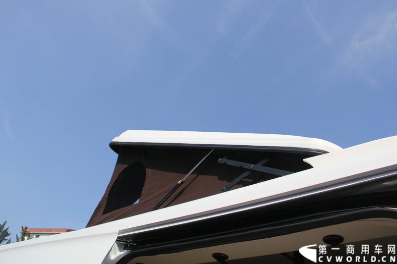 8月14日，图雅诺杯—福田商务汽车第五届改装大赛在山东潍坊举行，福田轻型商用车事业本部以及福田商务汽车负责人、改装企业、经销商、媒体在内的200余人出席了本次活动。图为：图雅诺改装的商务房车接受评审