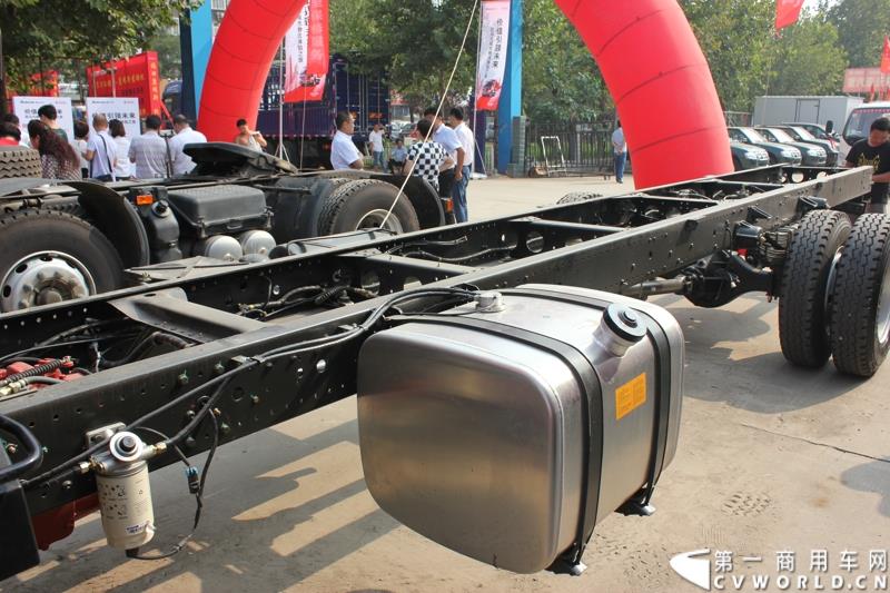 8月23日，以“价值引领未来”为主题的欧马可城市物流体验之旅在石家庄隆重举行。这是继珠三角、长三角、中原地区后，欧马可一路北上，打响了京津冀地区城市物流体验第一枪。图为：现场展车