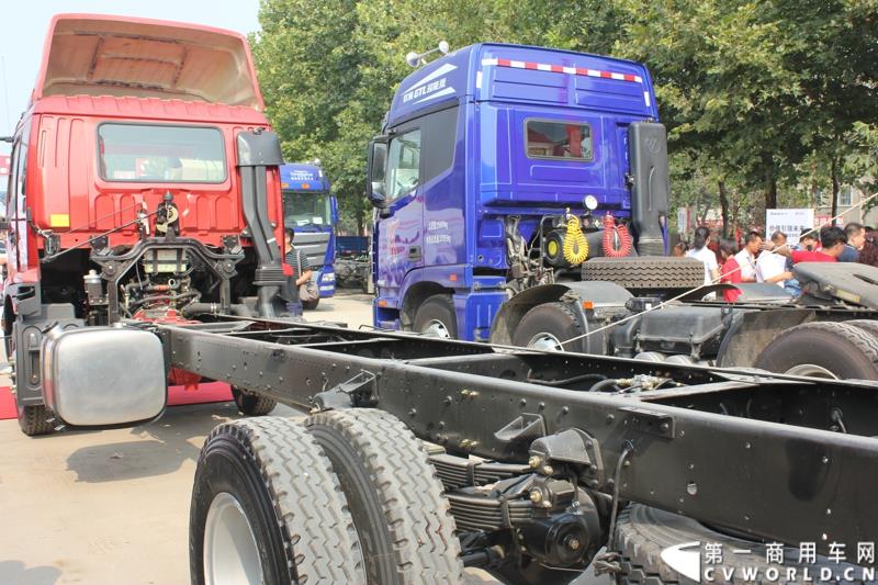 8月23日，以“价值引领未来”为主题的欧马可城市物流体验之旅在石家庄隆重举行。这是继珠三角、长三角、中原地区后，欧马可一路北上，打响了京津冀地区城市物流体验第一枪。图为：现场展车