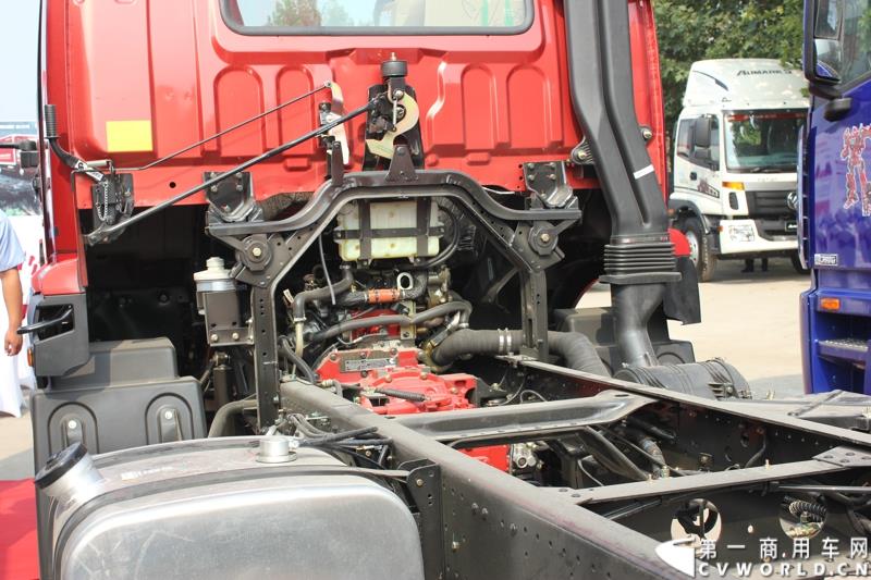 8月23日，以“价值引领未来”为主题的欧马可城市物流体验之旅在石家庄隆重举行。这是继珠三角、长三角、中原地区后，欧马可一路北上，打响了京津冀地区城市物流体验第一枪。图为：现场展车