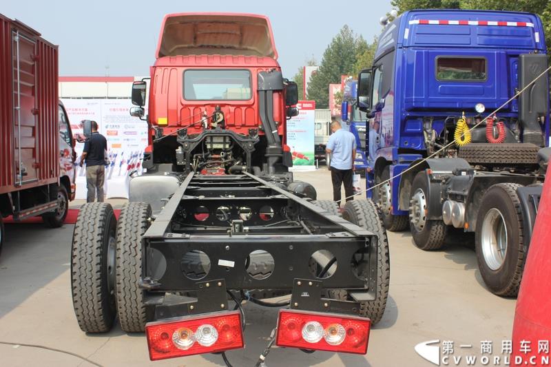 8月23日，以“价值引领未来”为主题的欧马可城市物流体验之旅在石家庄隆重举行。这是继珠三角、长三角、中原地区后，欧马可一路北上，打响了京津冀地区城市物流体验第一枪。图为：现场展车