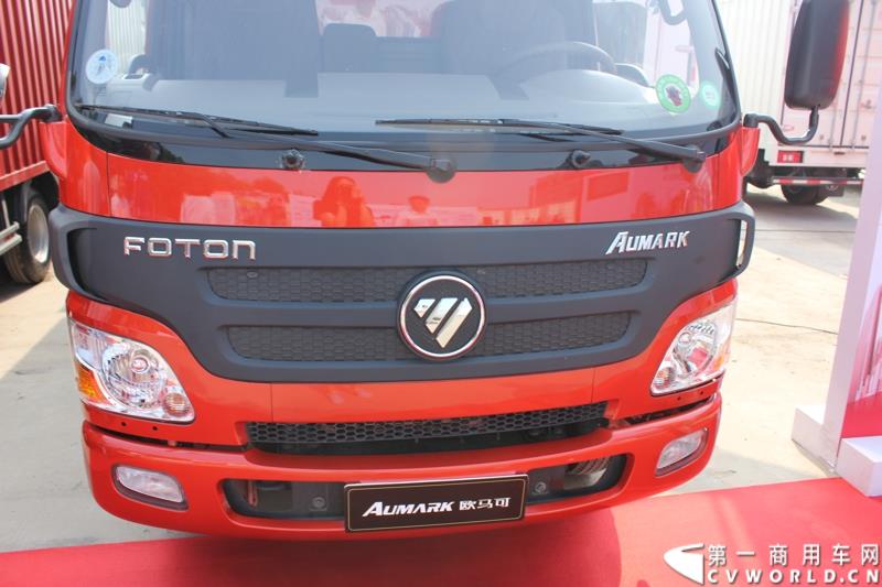 8月23日，以“价值引领未来”为主题的欧马可城市物流体验之旅在石家庄隆重举行。这是继珠三角、长三角、中原地区后，欧马可一路北上，打响了京津冀地区城市物流体验第一枪。图为：现场展车