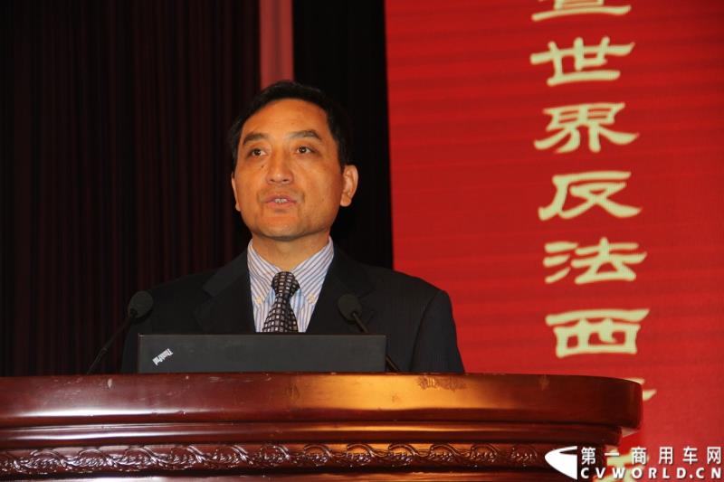 为进一步揭秘受阅客车的受阅历程和幕后故事，全方位展示安凯宝斯通客车的至臻品质，2015年9月9日，中国人民抗日战争暨世界反法西斯战争胜利70周年受阅客车安凯·宝斯通客户交流会在北京钓鱼台国宾馆盛大举办。图为：安凯客车董事长戴茂方致辞