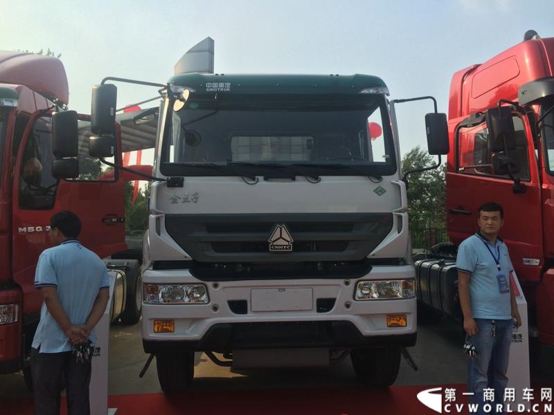 8月21日，中国重汽曼技术新斯太尔创富品鉴会在山东省济宁市盛大开幕，中国重汽为济宁用户带来了全新升级的斯太尔产品。活动现场斩获126台订单。图为：金王子中重卡