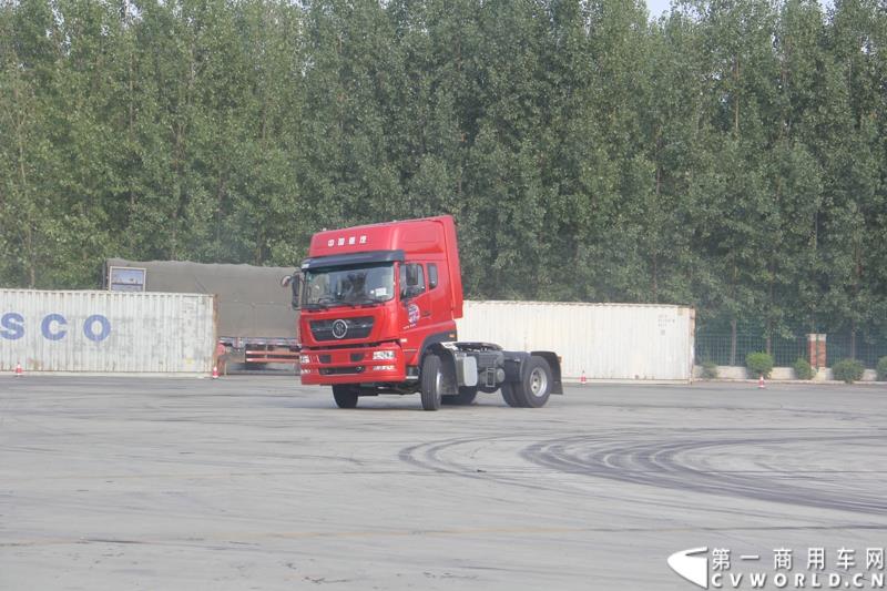 8月21日，中国重汽曼技术新斯太尔创富品鉴会在山东省济宁市盛大开幕，中国重汽为济宁用户带来了全新升级的斯太尔产品。活动现场斩获126台订单。图为：卡车漂移