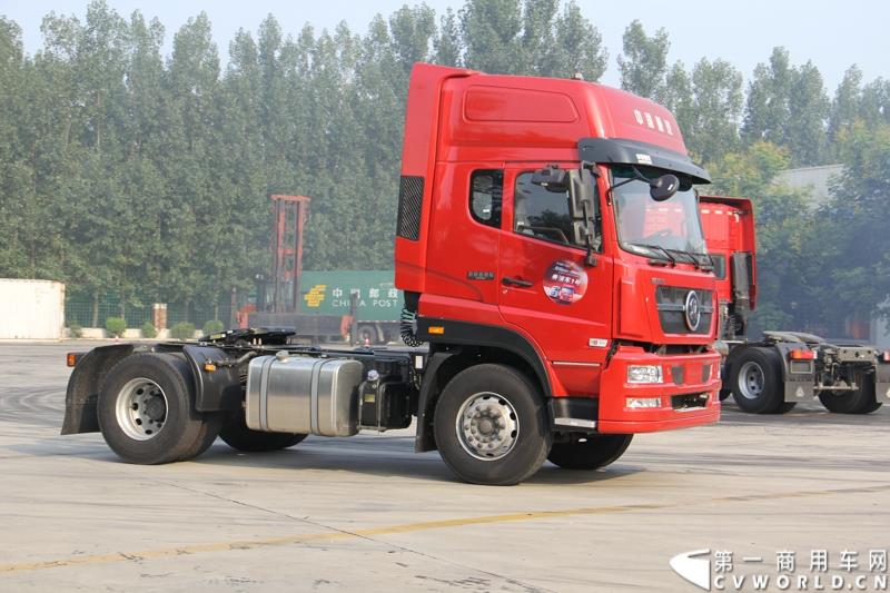 8月21日，中国重汽曼技术新斯太尔创富品鉴会在山东省济宁市盛大开幕，中国重汽为济宁用户带来了全新升级的斯太尔产品。活动现场斩获126台订单。图为：卡车漂移