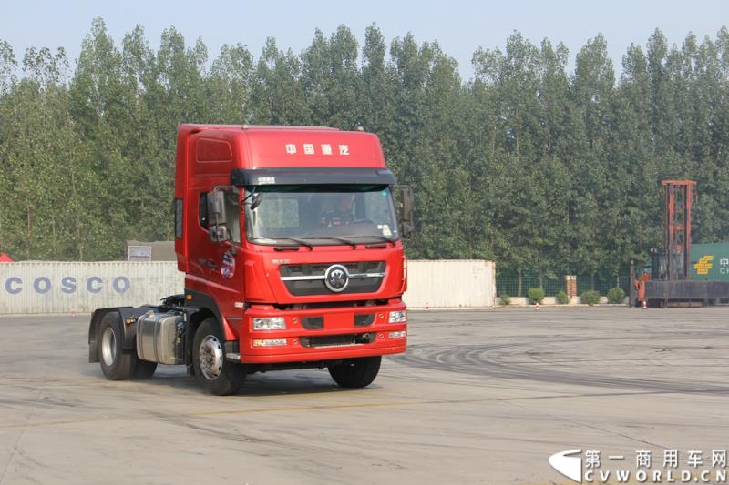 8月21日，中国重汽曼技术新斯太尔创富品鉴会在山东省济宁市盛大开幕，中国重汽为济宁用户带来了全新升级的斯太尔产品。活动现场斩获126台订单。图为：卡车漂移