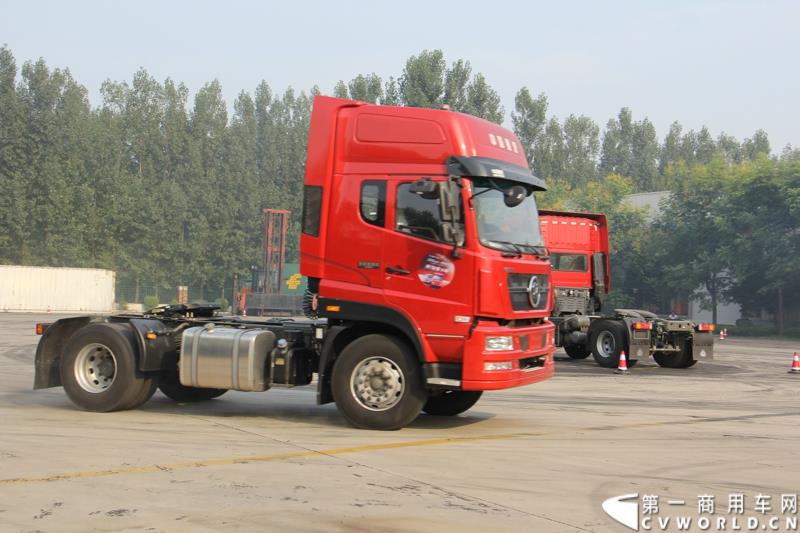 8月21日，中国重汽曼技术新斯太尔创富品鉴会在山东省济宁市盛大开幕，中国重汽为济宁用户带来了全新升级的斯太尔产品。活动现场斩获126台订单。图为：卡车漂移