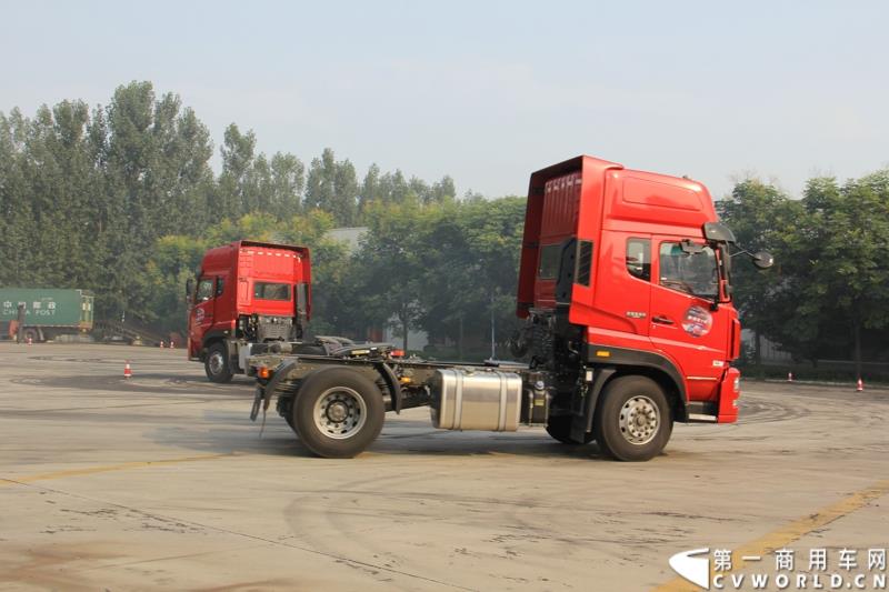 8月21日，中国重汽曼技术新斯太尔创富品鉴会在山东省济宁市盛大开幕，中国重汽为济宁用户带来了全新升级的斯太尔产品。活动现场斩获126台订单。图为：卡车漂移