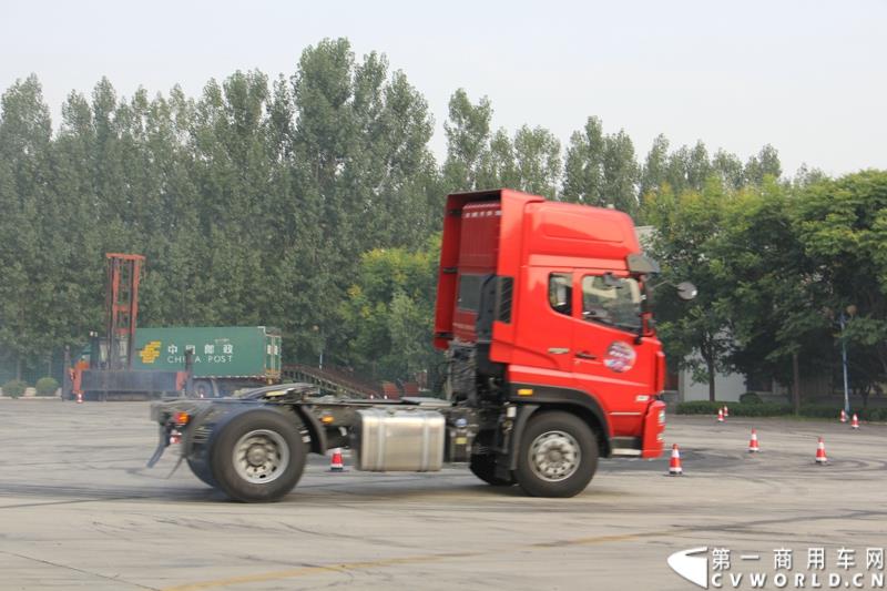 8月21日，中国重汽曼技术新斯太尔创富品鉴会在山东省济宁市盛大开幕，中国重汽为济宁用户带来了全新升级的斯太尔产品。活动现场斩获126台订单。图为：卡车漂移