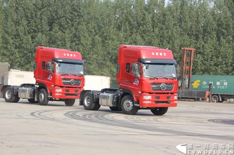 8月21日，中国重汽曼技术新斯太尔创富品鉴会在山东省济宁市盛大开幕，中国重汽为济宁用户带来了全新升级的斯太尔产品。活动现场斩获126台订单。图为：卡车漂移