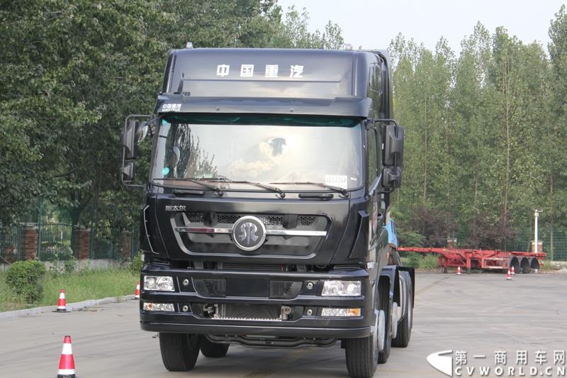 8月21日，中国重汽曼技术新斯太尔创富品鉴会在山东省济宁市盛大开幕，中国重汽为济宁用户带来了全新升级的斯太尔产品。活动现场斩获126台订单。图为：卡车漂移