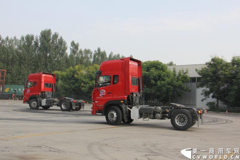 8月21日，中国重汽曼技术新斯太尔创富品鉴会在山东省济宁市盛大开幕，中国重汽为济宁用户带来了全新升级的斯太尔产品。活动现场斩获126台订单。图为：卡车漂移