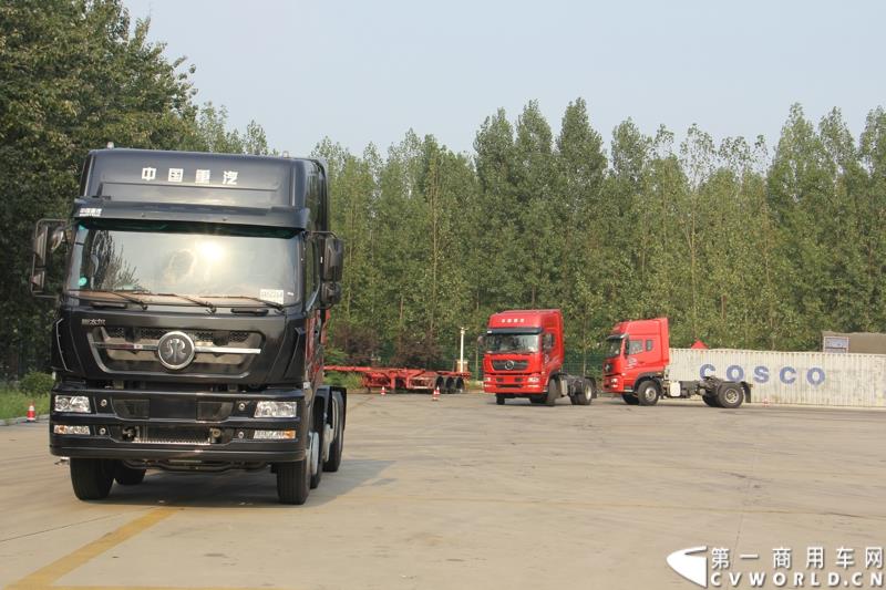 8月21日，中国重汽曼技术新斯太尔创富品鉴会在山东省济宁市盛大开幕，中国重汽为济宁用户带来了全新升级的斯太尔产品。活动现场斩获126台订单。图为：卡车漂移