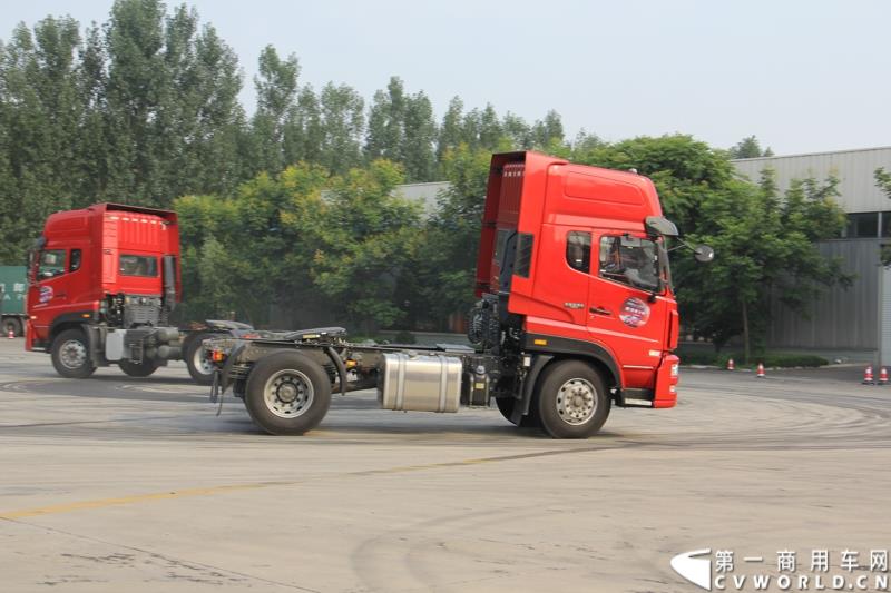 8月21日，中国重汽曼技术新斯太尔创富品鉴会在山东省济宁市盛大开幕，中国重汽为济宁用户带来了全新升级的斯太尔产品。活动现场斩获126台订单。图为：卡车漂移