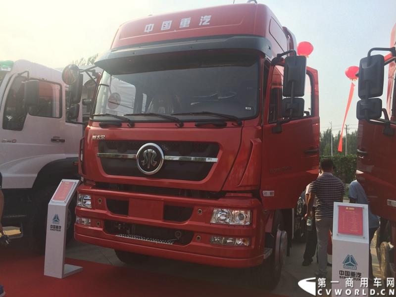 8月21日，中国重汽曼技术新斯太尔创富品鉴会在山东省济宁市盛大开幕，中国重汽为济宁用户带来了全新升级的斯太尔产品。活动现场斩获126台订单。图为：斯太尔7B重卡