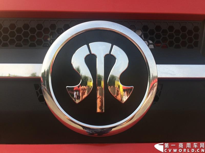 8月21日，中国重汽曼技术新斯太尔创富品鉴会在山东省济宁市盛大开幕，中国重汽为济宁用户带来了全新升级的斯太尔产品。活动现场斩获126台订单。图为：斯太尔7B重卡