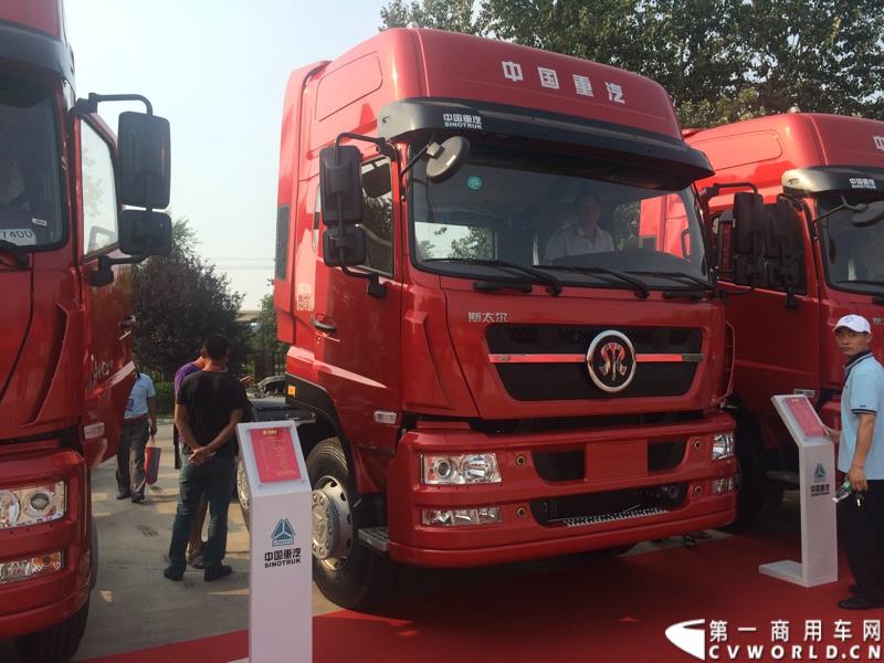 8月21日，中国重汽曼技术新斯太尔创富品鉴会在山东省济宁市盛大开幕，中国重汽为济宁用户带来了全新升级的斯太尔产品。活动现场斩获126台订单。图为：斯太尔7B重卡