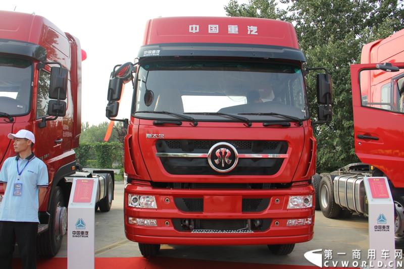 8月21日，中国重汽曼技术新斯太尔创富品鉴会在山东省济宁市盛大开幕，中国重汽为济宁用户带来了全新升级的斯太尔产品。活动现场斩获126台订单。图为：斯太尔7B重卡