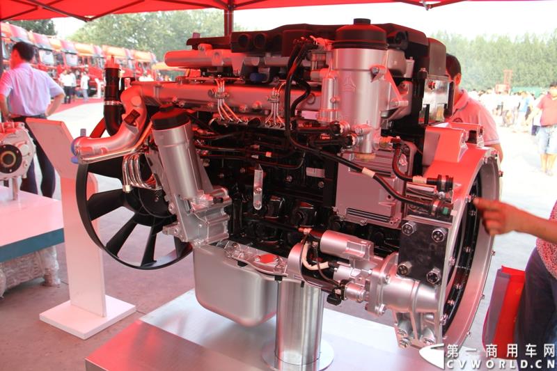 8月21日，中国重汽曼技术新斯太尔创富品鉴会在山东省济宁市盛大开幕，中国重汽为济宁用户带来了全新升级的斯太尔产品。活动现场斩获126台订单。图为：中国重汽MAN技术MC07柴油发动机