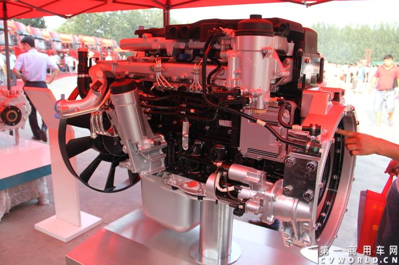 8月21日，中国重汽曼技术新斯太尔创富品鉴会在山东省济宁市盛大开幕，中国重汽为济宁用户带来了全新升级的斯太尔产品。活动现场斩获126台订单。图为：中国重汽MAN技术MC07柴油发动机