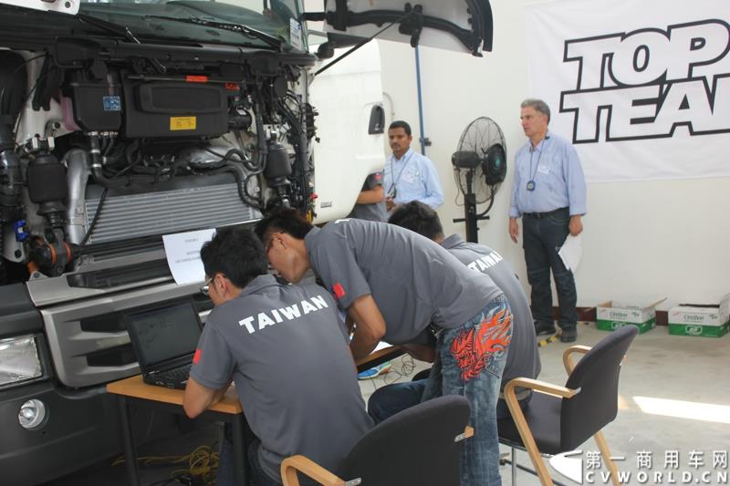 9月19日，斯堪尼亚顶级服务团队争霸赛亚太区决赛第一场决赛在广州直营店举行，来自8个地区的8支队伍，将通过两天的比赛和26-27日参赛的另外7支队伍一起争夺入围总决赛的门票。这也是该项比赛第一次将亚太区决赛设置在中国举行。图为：台湾代表团