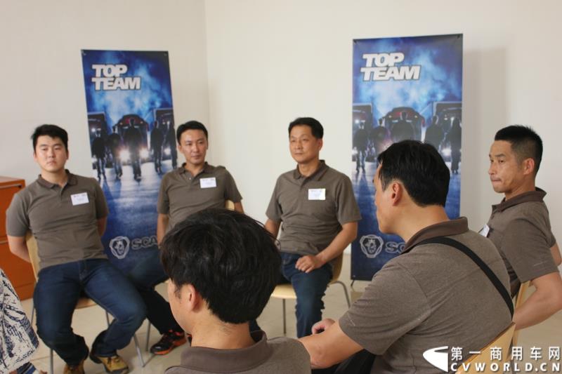 9月19日，斯堪尼亚顶级服务团队争霸赛亚太区决赛第一场决赛在广州直营店举行，来自8个地区的8支队伍，将通过两天的比赛和26-27日参赛的另外7支队伍一起争夺入围总决赛的门票。这也是该项比赛第一次将亚太区决赛设置在中国举行。图为：韩国代表团