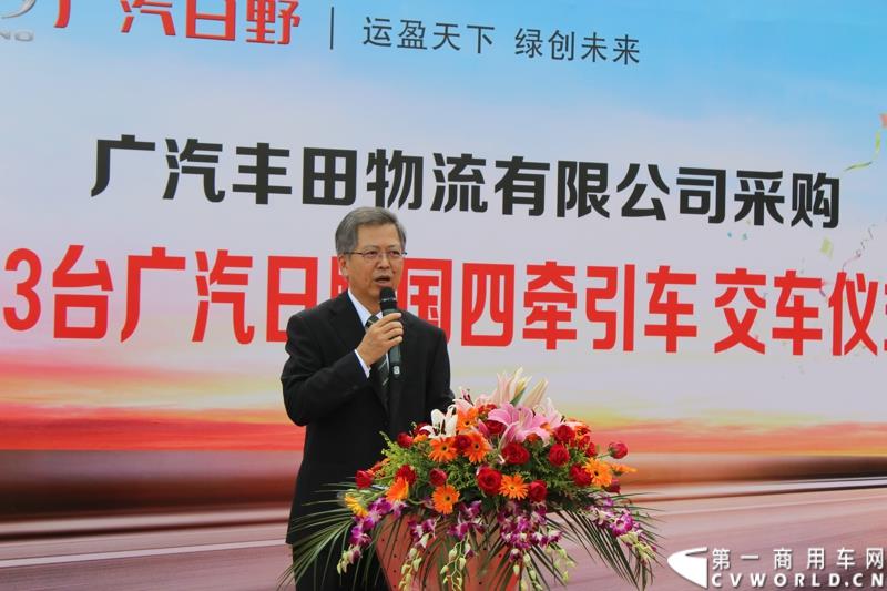  9月10上午，广汽日野&广汽丰田物流有限公司交车仪式在广州市广汽丰田物流园区举行，在本次交车仪式中，共有23辆广汽日野700国IV排放4х2牵引车现场交付。图为：渡边和彦