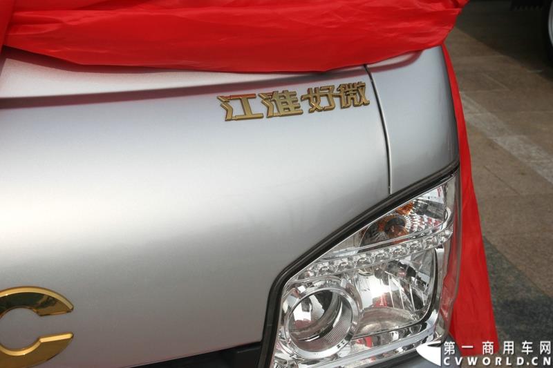 9月25日，在山东潍坊，江淮轻型商用车“康铃X3百城联动”上市发布会盛大开幕。据了解，全面升级的康铃X3微卡，当天在河北、安徽、四川等全国近百个城市同步上市。图为：康铃X3 