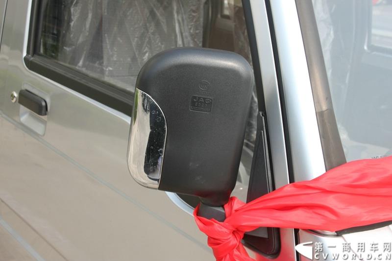 9月25日，在山东潍坊，江淮轻型商用车“康铃X3百城联动”上市发布会盛大开幕。据了解，全面升级的康铃X3微卡，当天在河北、安徽、四川等全国近百个城市同步上市。图为：康铃X3 