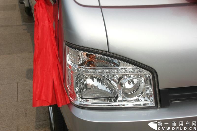 9月25日，在山东潍坊，江淮轻型商用车“康铃X3百城联动”上市发布会盛大开幕。据了解，全面升级的康铃X3微卡，当天在河北、安徽、四川等全国近百个城市同步上市。图为：康铃X3 