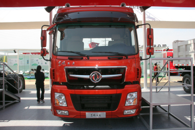 东风天龙标准载重牵引车