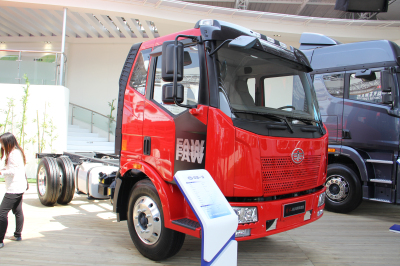 解放J6L 4x2压缩式垃圾车