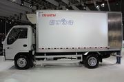 五十铃600P轻型冷藏车侧面