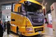 东风天龙旗舰版6x4牵引车   