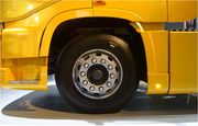 东风天龙旗舰版6x4牵引车     