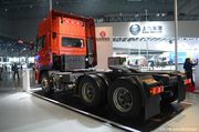 东风天龙6X4牵引车 420马力     