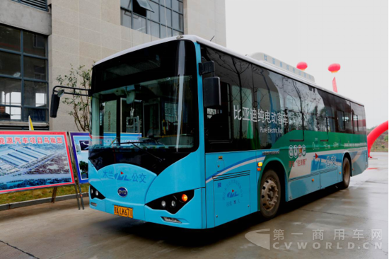 助力锂电“达沃斯“_比亚迪提供新能源贵宾用车969.png