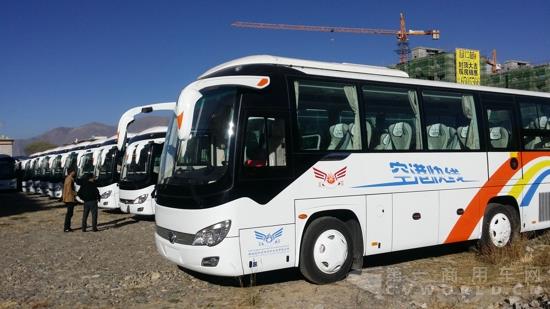 配套玉柴YC4G首批高原新型客车抵达拉萨1.jpg