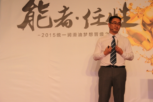 参赛选手进行演讲1.jpg